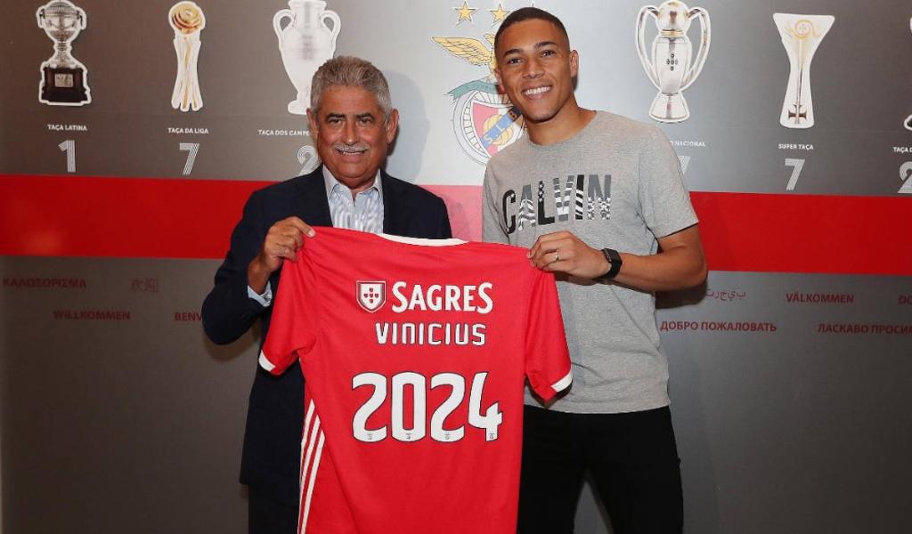 Benfica informó de que Vinicius, de 24 años, tendrá una cláusula de rescisión de 100 millones de euros. (ESPECIAL)