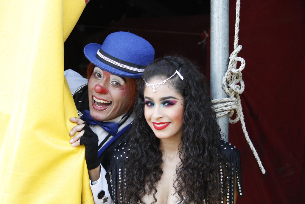 Padre e hija. Omar Samudio 'Popotitos' y Julissa comparten la sangre y el amor por el circo. (VERÓNICA RIVERA)