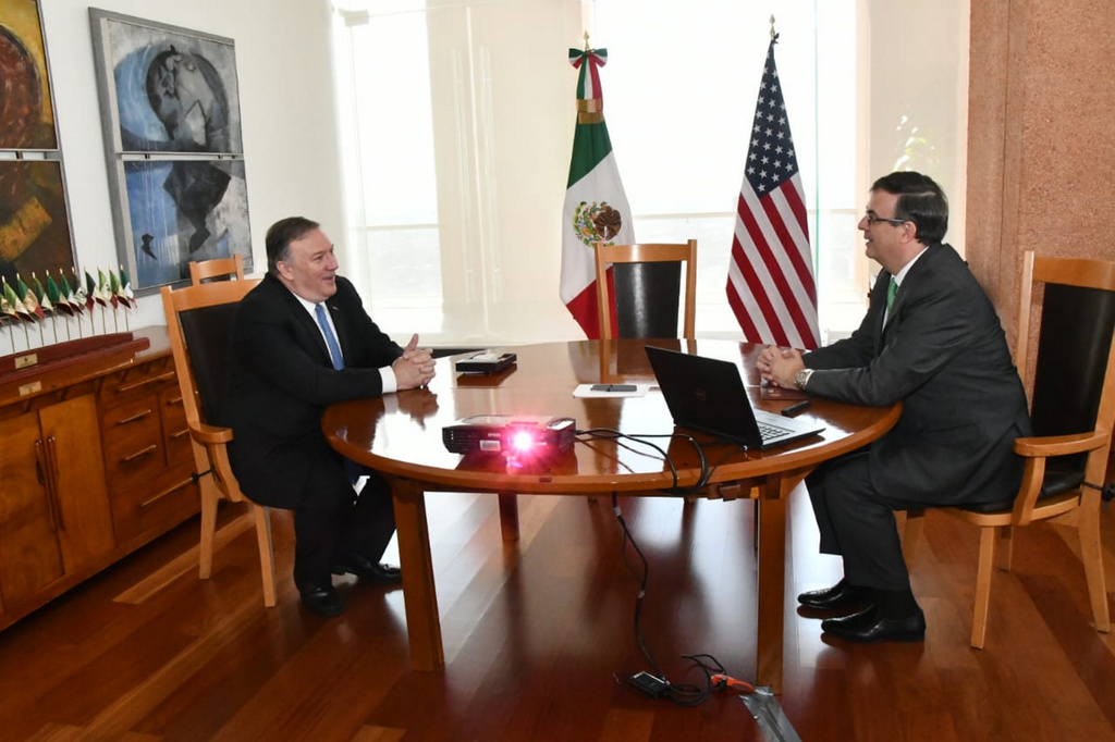 La reunión de los titulares de la diplomacia de EUA, Mike Pompeo (izq), y de México, Marcelo Ebrard, desató críticas entre diputados. (NOTIMEX)