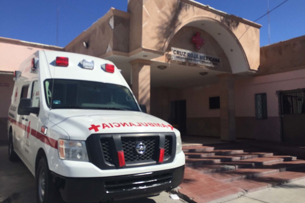 El hombre lesionado fue trasladado a las instalaciones de la Cruz Roja de Gómez Palacio para su atención médica. (EL SIGLO DE TORREÓN)