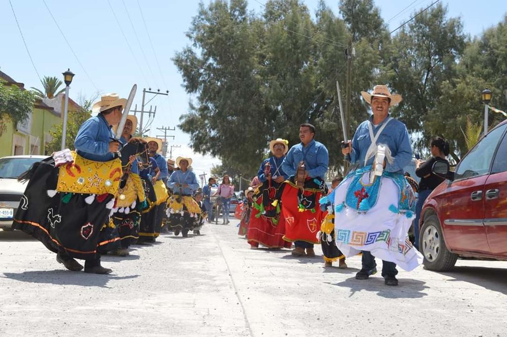 Con danzas de diversos estilos como la tradicional del “caballito”, se celebró un aniversario más de la fundación del municipio de Viesca. (EL SIGLO DE TORREÓN)