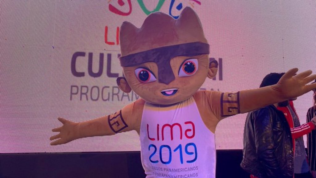 Milco, la mascota oficial de los Juegos Panamericanos 2019, durante la ceremonia previa al comienzo de la competencia.