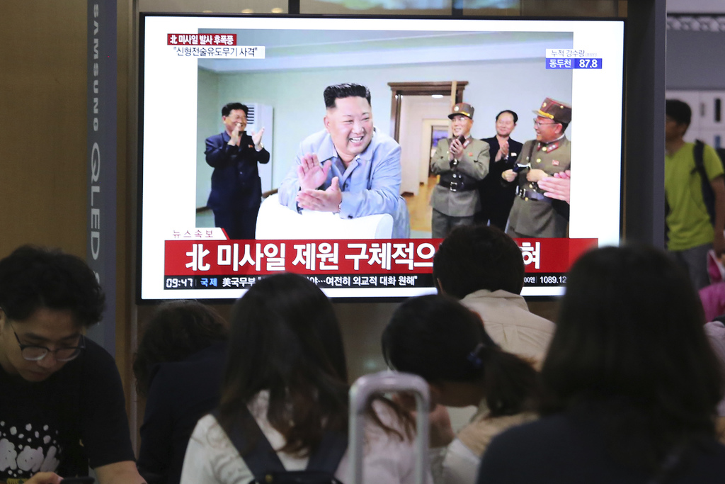 Kim Jong-un se mostró satisfecho con las capacidades del 'sistema de armas tácticas guiadas'. (AP)