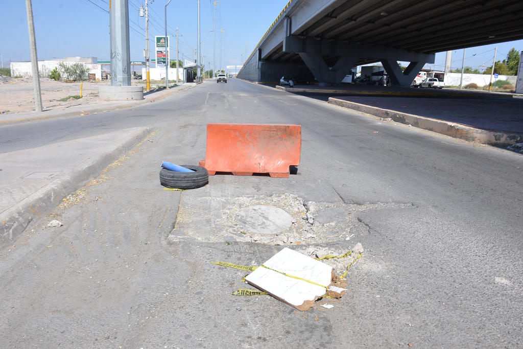 Se quejaron de un pronunciado hundimiento que se registró en la carretera Torreón-Matamoros y Libramiento Esterito. (EL SIGLO DE TORREÓN)