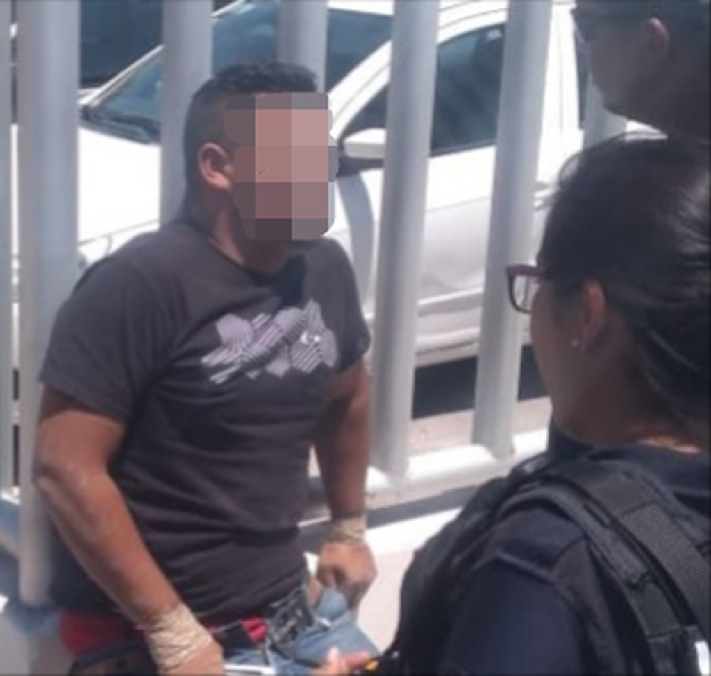 Despojan a trabajador de efectivo y camioneta en calles de Torreón; antes lo manitaron y golpearon.