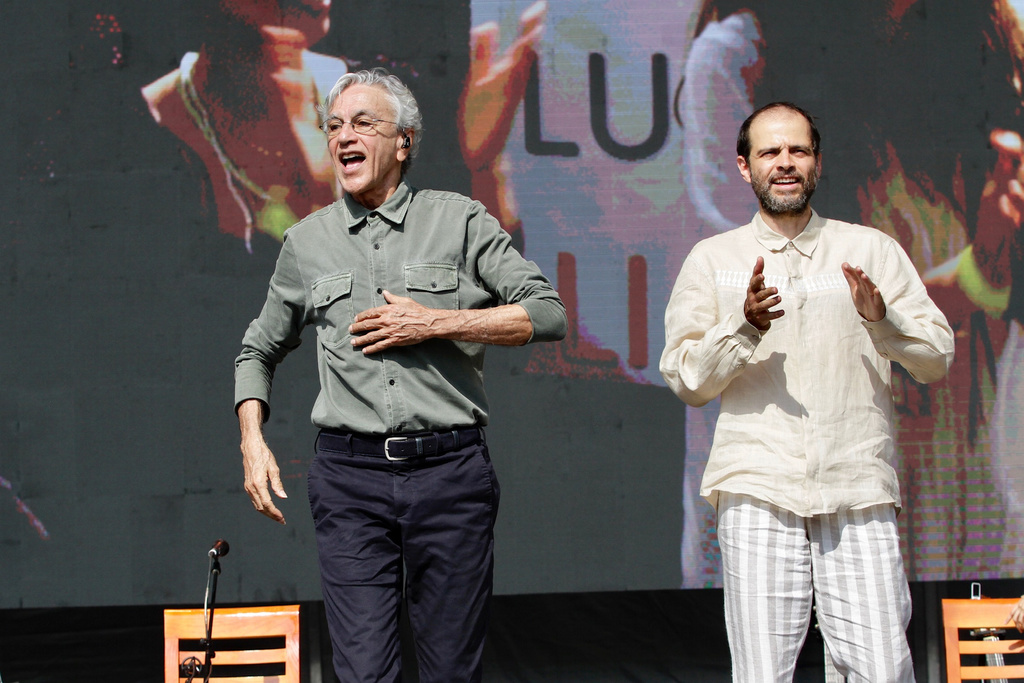 Presentación. El show de Caetano Veloso y sus hijos, se conformó de una mezcla de ritmos y hubo lapsos de baile.