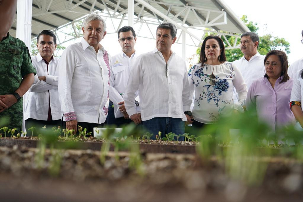 El presidente López Obrador y su homólogo de Honduras.