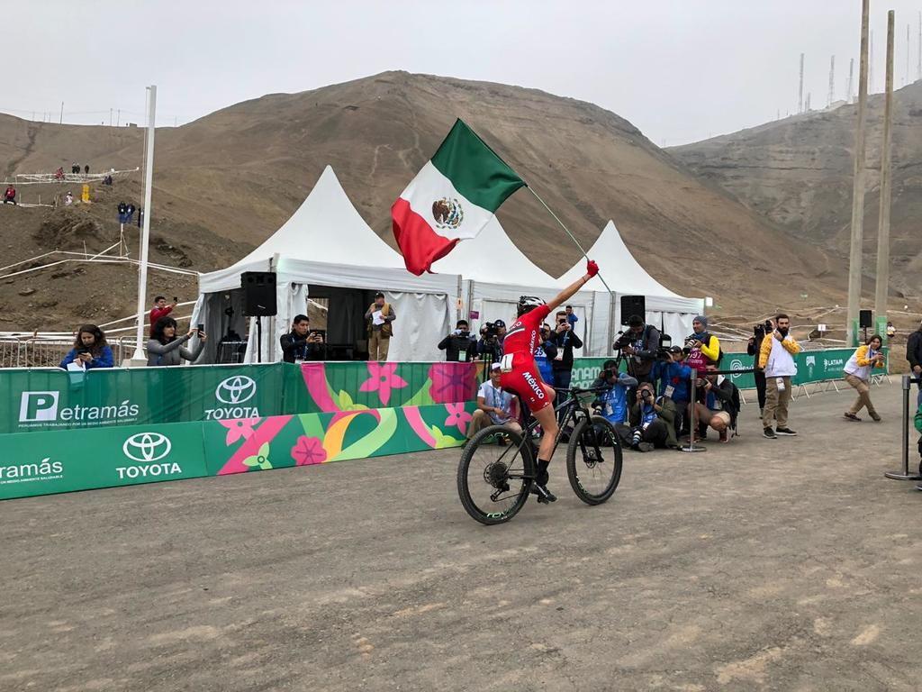 La ciclista Daniela Campuzano obtuvo la medalla de oro para México. (TWITTER)