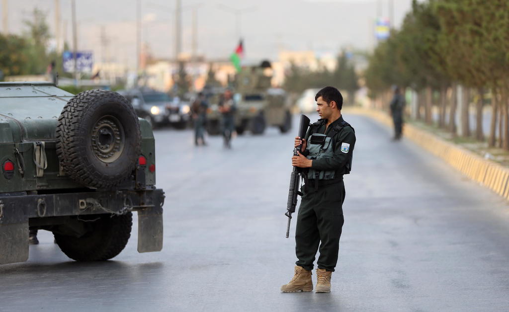  Las autoridades afganas anunciaron el fin del ataque contra las oficinas del compañero de candidatura del presidente afgano, Ashraf Ghani, en Kabul, en el que murieron siete personas -cuatro de ellas insurgentes- y otras 20 resultaron heridas. (EFE)