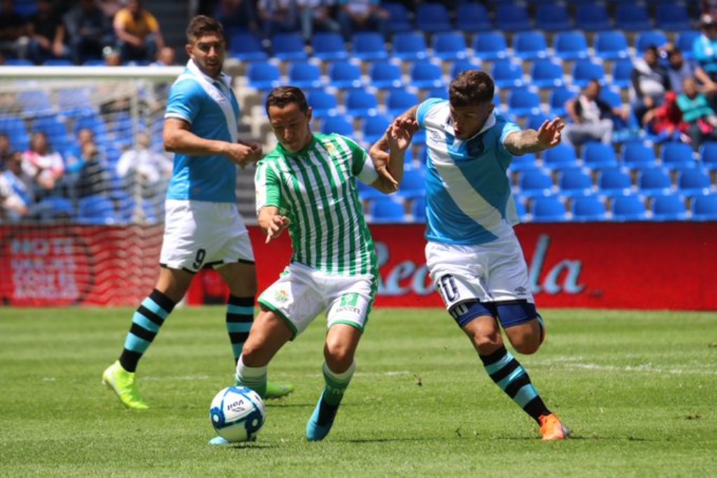 Guardado vio actividad en suelo mexicano contra el Puebla. (ESPECIAL)