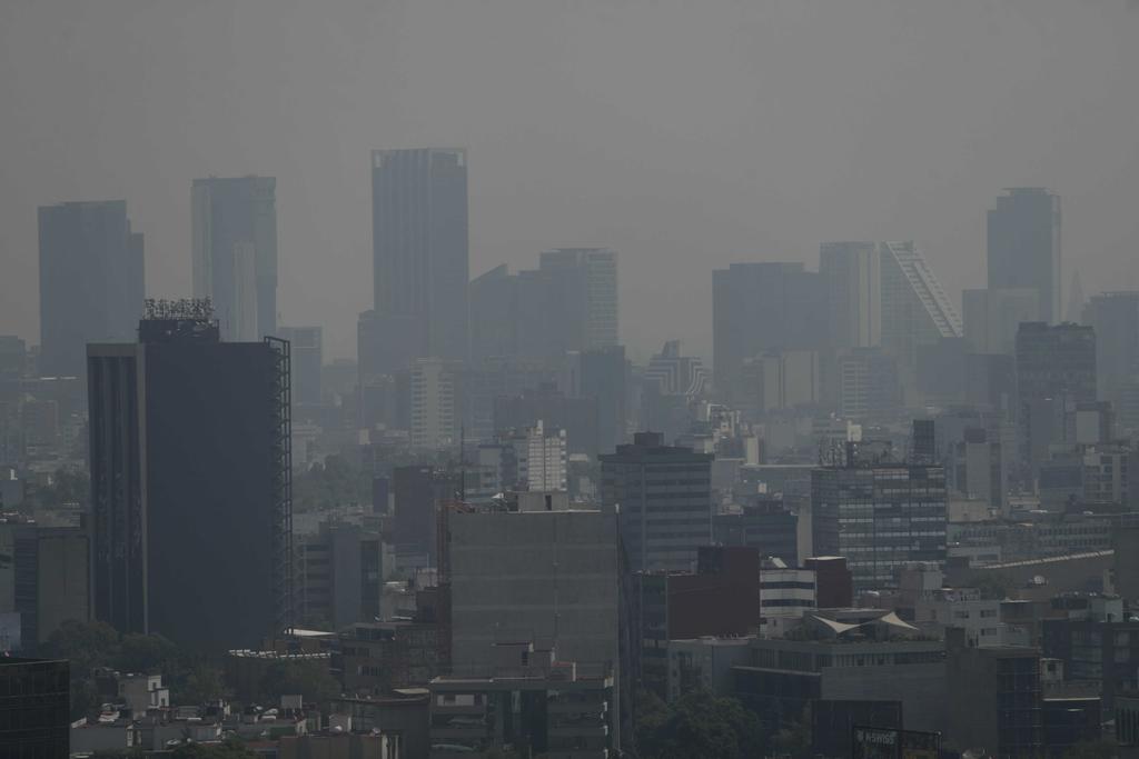 El gobierno de la Ciudad de México desmintió que haya faltado al ordenamiento legal de emitir alertas sobre la calidad del aire cuando el índice llega a los 100 puntos IMECA, como señaló el grupo ambientalista Greenpeace. (ARCHIVO)