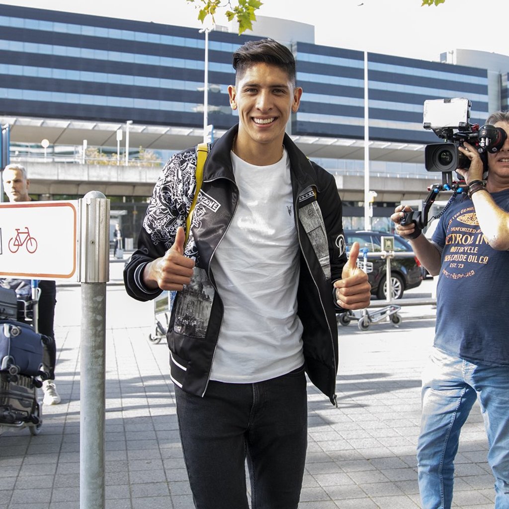 El nuevo jugador del Ajax regresó a México a tramitar su visa. (ESPECIAL)