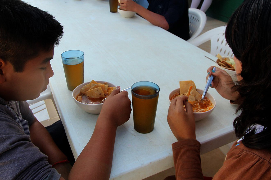 Buena parte de los alumnos de escuelas públicas tienen obesidad o desnutrición, ya que lo que comen no es lo adecuado. (EL SIGLO DE TORREÓN)
