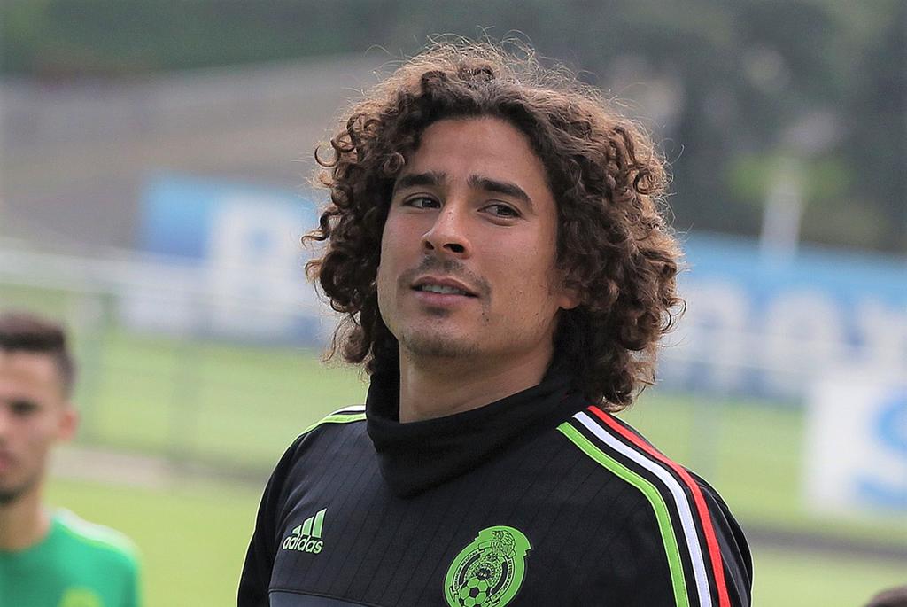 El guardameta mexicano y seleccionado nacional no cuenta con equipo por ahora, una vez que su contrato finalizó con el Standard Lieja de Bélgica. (ARCHIVO)
