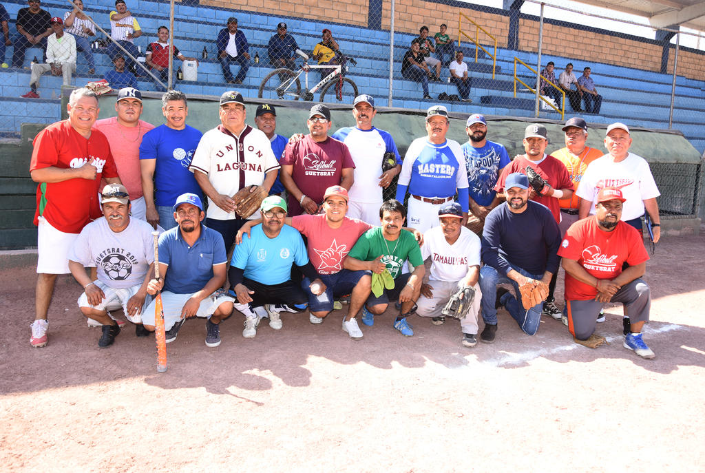 Convivieron y compitieron sobre el diamante del estadio de la sección 74, trabajadores de Parques y Jardines, Sindicato de Trabajadores del Municipio y del Sindicato Mayoritario del Municipio de Torreón. (EL SIGLO DE TORREÓN)