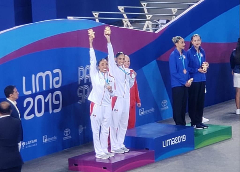 Nuria Diosdado y Joana Jiménez consiguieron la medalla de plata en dueto de natación artística de los Juegos Panamericanos. (ESPECIAL)