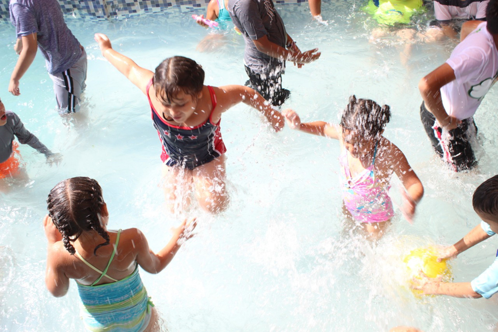 A manera de cierre el Ayuntamiento de San Pedro brindó una gran albercada a los niños y niñas del curso de verano.