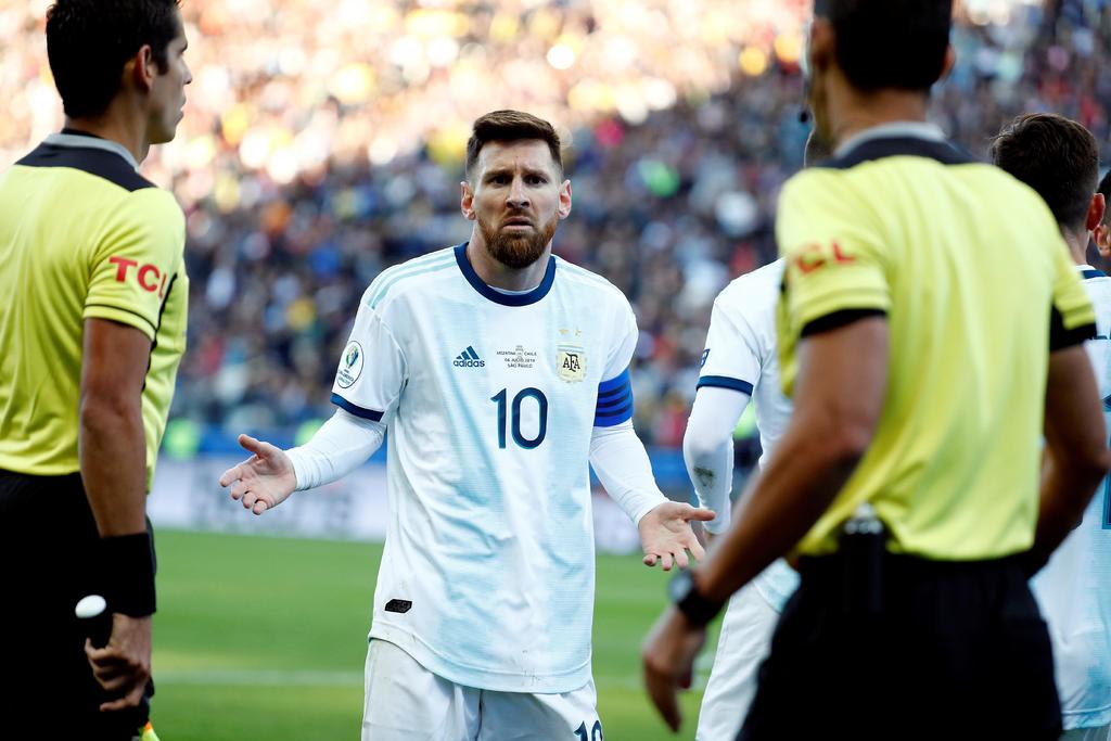 Messi declaró, después de que su selección fuera eliminada de la Copa América de Brasil, en julio, que hubo corrupción en el torneo y que la campaña de Argentina fue deliberadamente entorpecida. (ARCHIVO)
