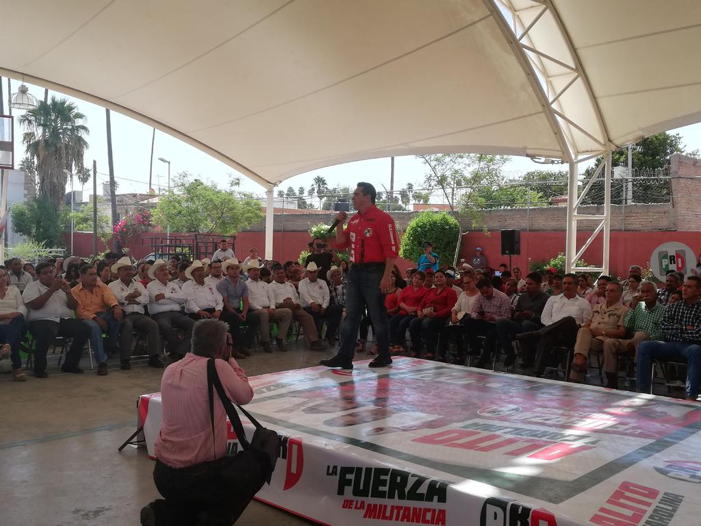 El candidato a la dirigencia nacional del PRI, Alejandro Moreno Cárdenas 'Alito', se reunió esta mañana con militantes y representantes de los diferentes sectores de este partido político en La Laguna de Durango. (EL SIGLO DE TORREÓN)