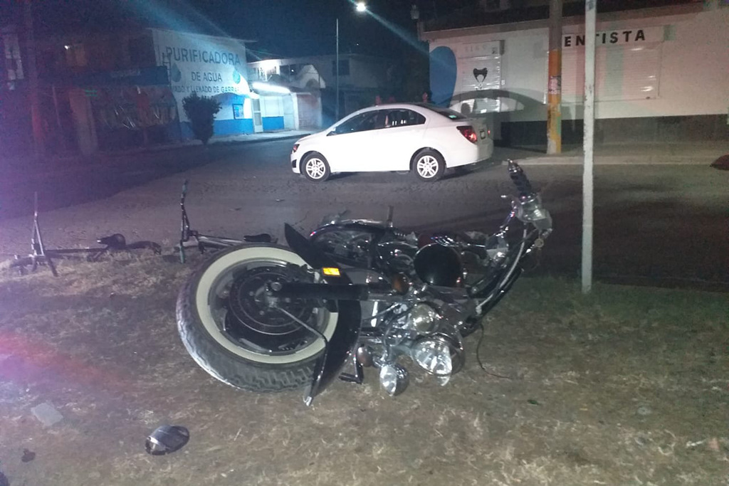Motociclista y conductor de auto se impactan en calles de Torreón; el presunto responsable circulaba en estado de ebriedad. (EL SIGLO DE TORREÓN)
