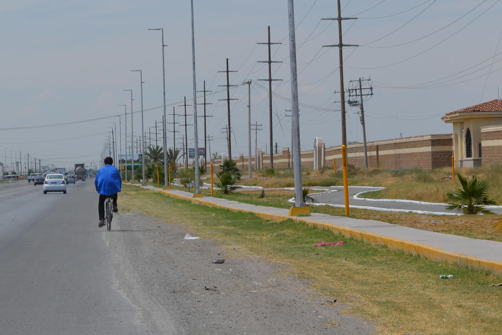 Llaman a las autoridades a que se reprenda a los ciclistas que no utilizan las vías exclusivas que tienen. (EL SIGLO DE TORREÓN)