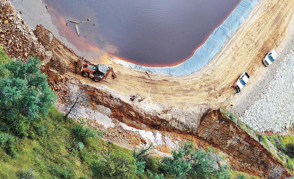 Cinco años después del derrame tóxico de la mina Buenavista del Cobre que contaminó el río Sonora, en el norte de México, la empresa responsable del que se considera el mayor desastre ambiental en la historia de la minería nacional permanece impune, según los damnificados. (ARCHIVO)
