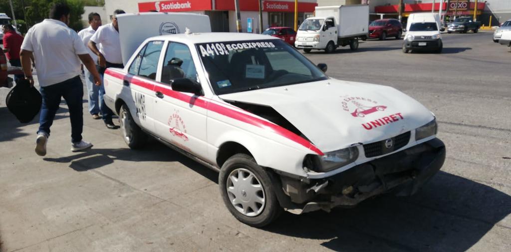 Los primeros reportes de la autoridad indicaron que un taxi Nissan Tsuru de color blanco, de la base Eco Express, que era conducido por Alejandro Isrrael de 39 años de edad, se desplazaba de poniente a oriente por la calzada Carlos Herrera.
(EL SIGLO DE TORREÓN)