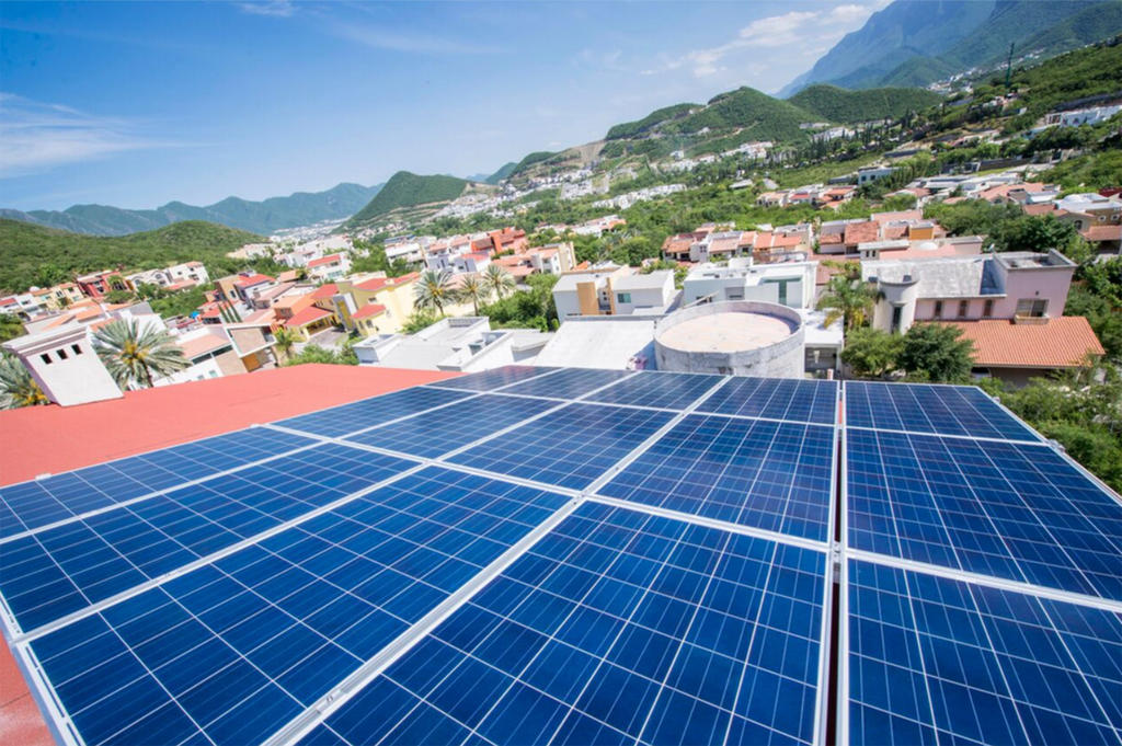 La Generación Solar Distribuida (techos solares) en México registró un crecimiento de 117 por ciento en el primer semestre del año lo que ha generado ahorros de hasta 95 por ciento en las tarifas eléctricas que benefician directamente a hogares, empresas e industrias. (ARCHIVO)