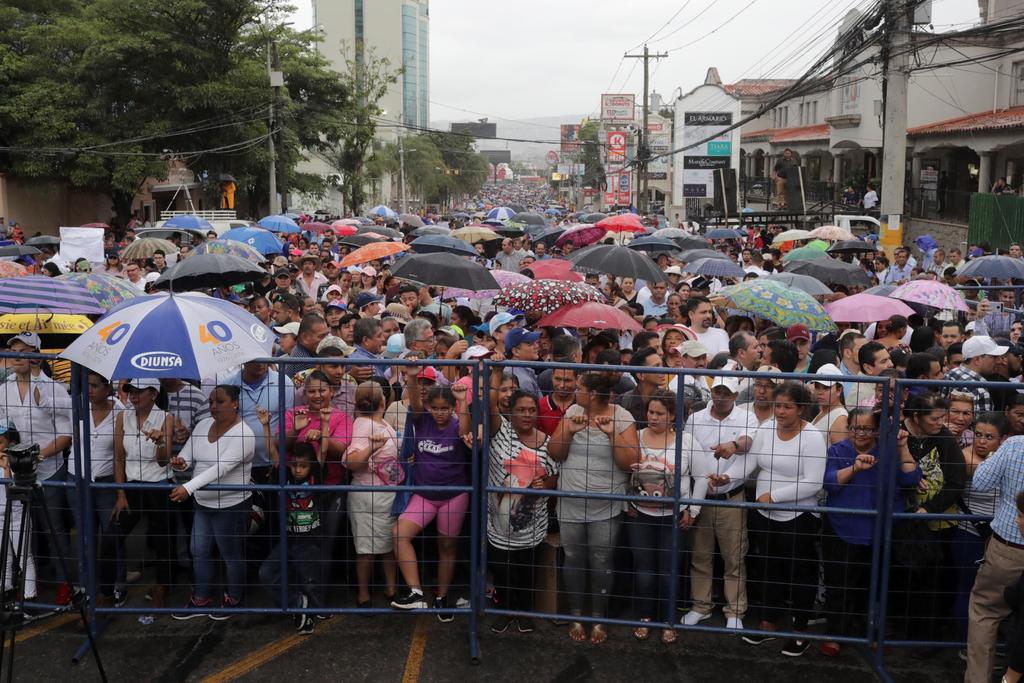 El presidente del Partido Liberal de Hondura y excandidato presidencial, Luis Zelaya, pidió a los hondureños unirse a la lucha para sacar del poder a Hernández, por considerar que su reelección es fraudulenta. (ARCHIVO)