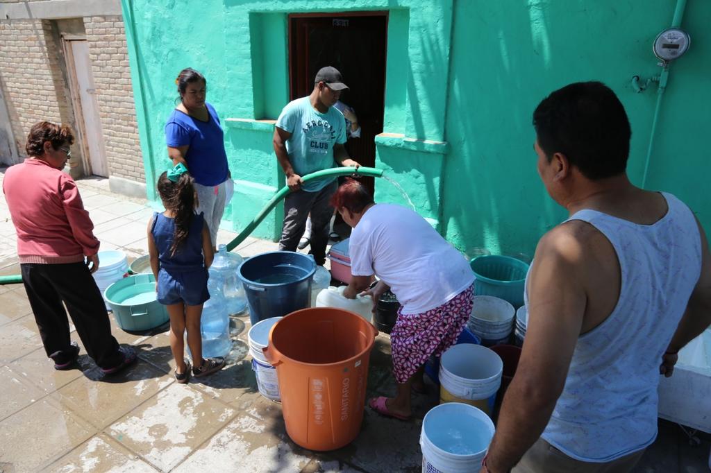 El Simas Torreón informó que durante el lunes se repartieron alrededor de 130 mil litros de agua potable con el sistema de entrega de pipas. (EL SIGLO DE TORREÓN)
