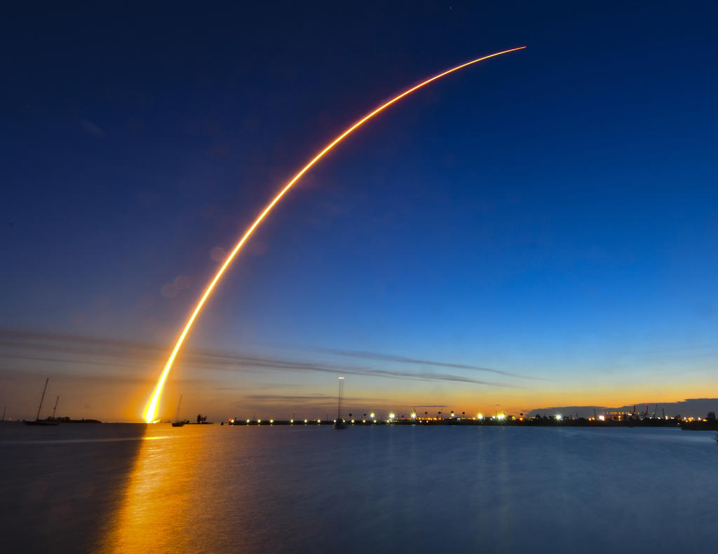 Atlas V fue lanzado desde el Centro Espacial Kennedy, en Cabo Cañaveral, en el centro de Florida, por cinco propulsores de cohetes sólidos. (AP)