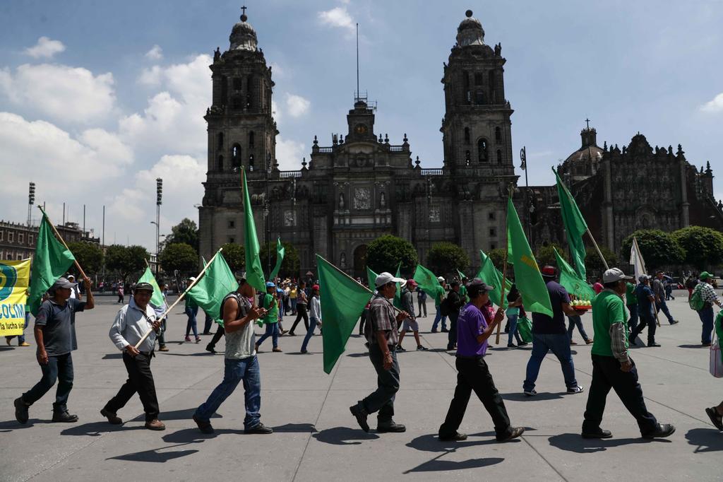 Campesinos afiliados a distintas organizaciones agrarias marchan en la ciudad y protestan en las sedes de dependencias federales para exigir mejores condiciones para este sector. (ARCHIVO)