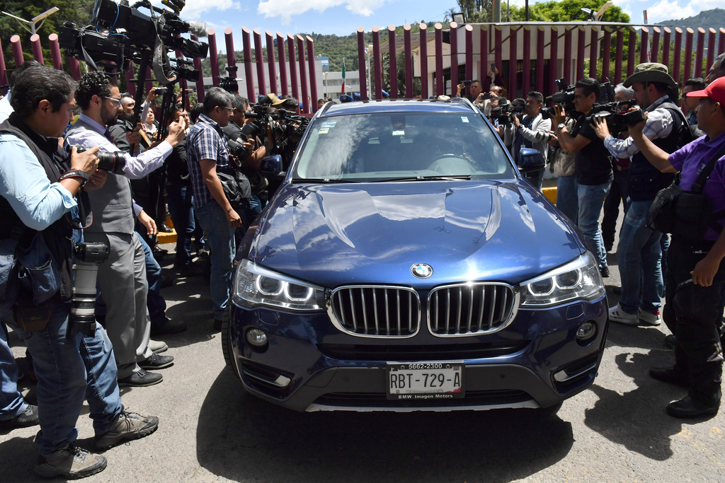 En este auto BMW llegó la exfuncionaria de Sedesol en el Gobierno de Enrique Peña Nieto. (NOTIMEX)