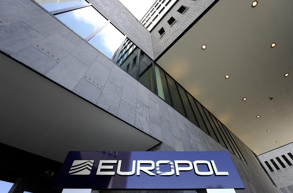 En un comunicado, Europol, con sede en La Haya, detalla que, entre el 17 y el 23 de junio de este año, fueron investigadas más de 127,000 personas, además revisarse 63,800 vehículos y 1,100 ubicaciones. (ARCHIVO)