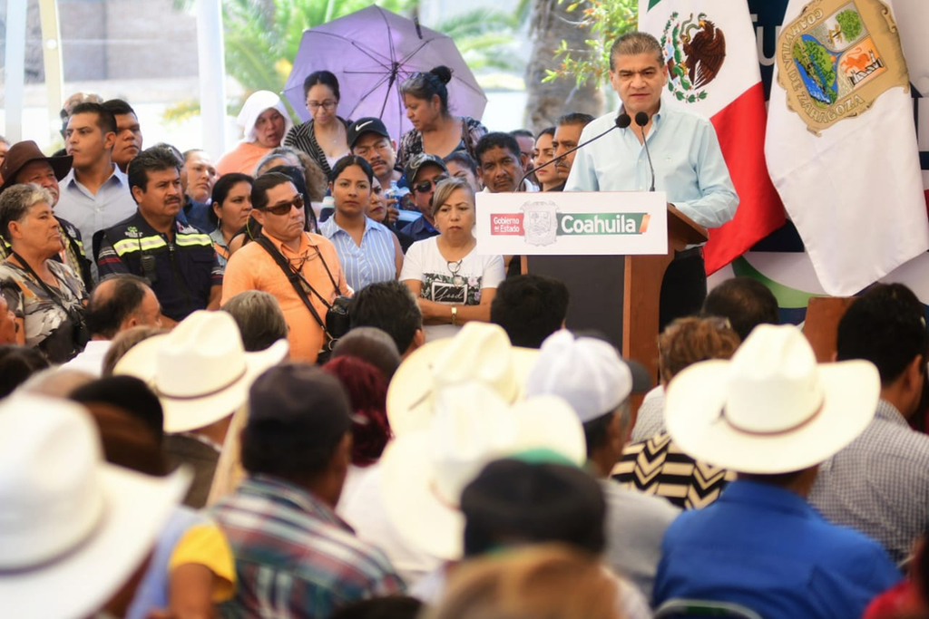 El gobernador de Coahuila, Miguel Riquelme, manifestó como una buena noticia la declaración del presidente López Obrador de construir un acueducto para atraer agua de las presas a la región.