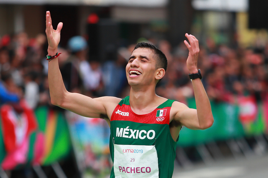 Juan Joel Pacheco terminó en tercer lugar el extenuante maratón. (NOTIMEX)