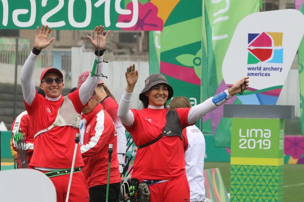 Alejandra Valencia Trujillo y Ángel David Alvarado Santín se llevaron este domingo la medalla de bronce en la prueba de arco recurvo equipo mixto, del torneo de tiro con arco de los Juegos Panamericanos Lima 2019. (TWITTER)