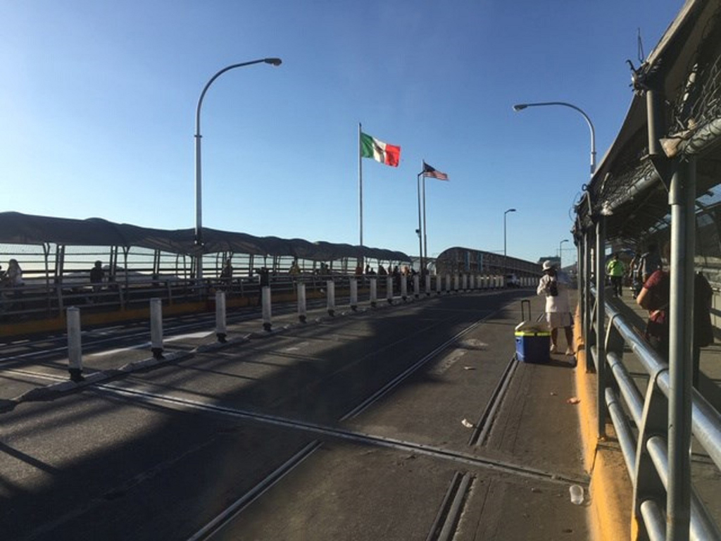 Una semana después del mayor crimen de odio en Estados Unidos contra hispanos, muchos mexicanos evitan cruzar de Ciudad Juárez hacia El Paso, Texas. (EFE)