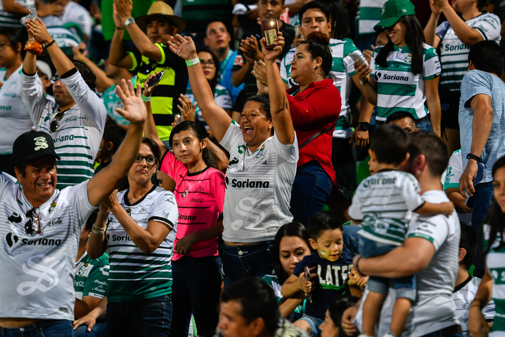 Los aficionados celebraron nuevamente una goleada de los Guerreros en el Corona; es la tercera de este Apertura 2019.