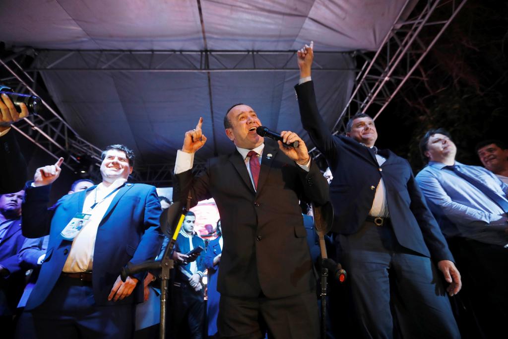 El Gobierno de México felicitó este lunes al conservador Alejandro Giammattei, ganador de las elecciones presidenciales celebradas en Guatemala este domingo tras imponerse en la segunda vuelta de los comicios. (ARCHIVO)