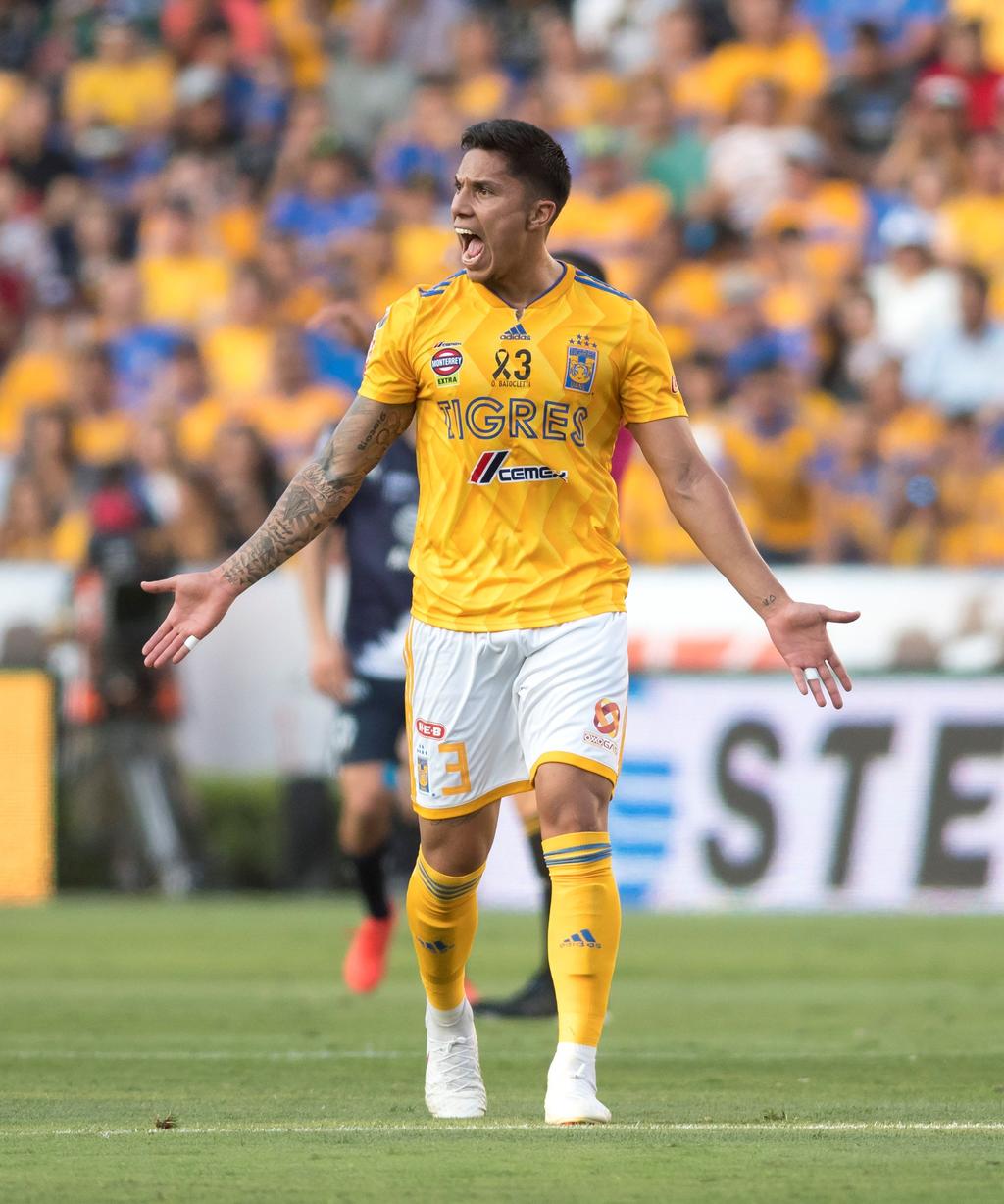 Carlos Salcedo ha disputado dos juegos como titular en el Apertura 2019. (ARCHIVO)