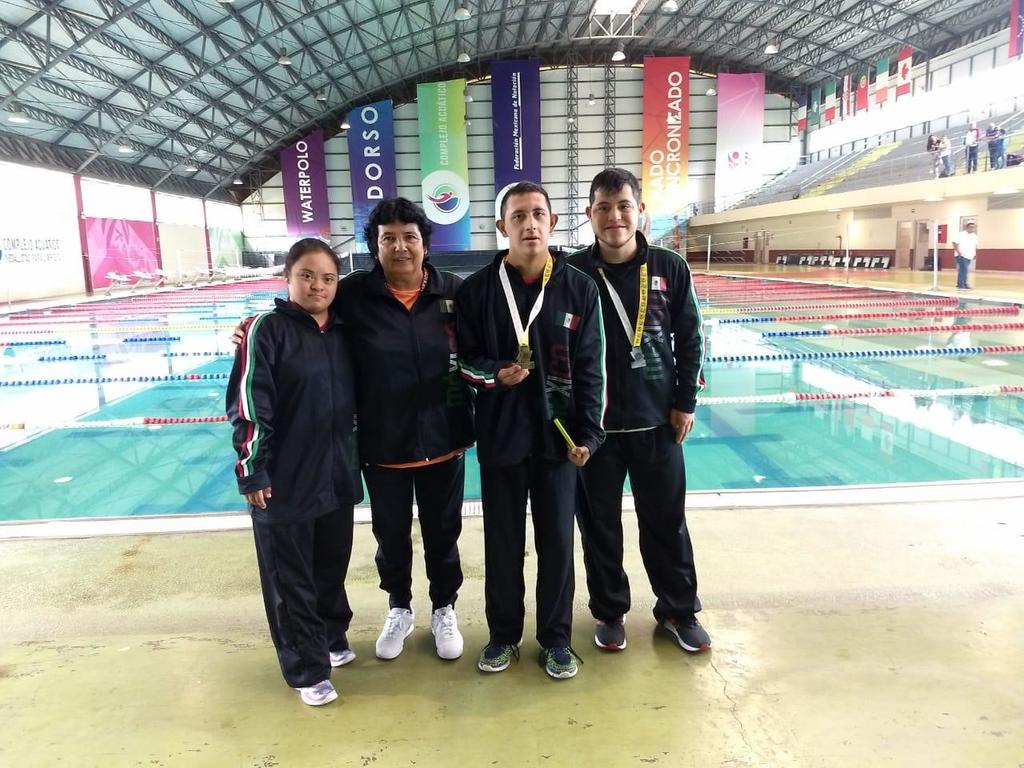 Los nadadores de la Comarca Lagunera aportaron medallas para el triunfo de la selección mexicana de nadadores con síndrome Down. (ESPECIAL)