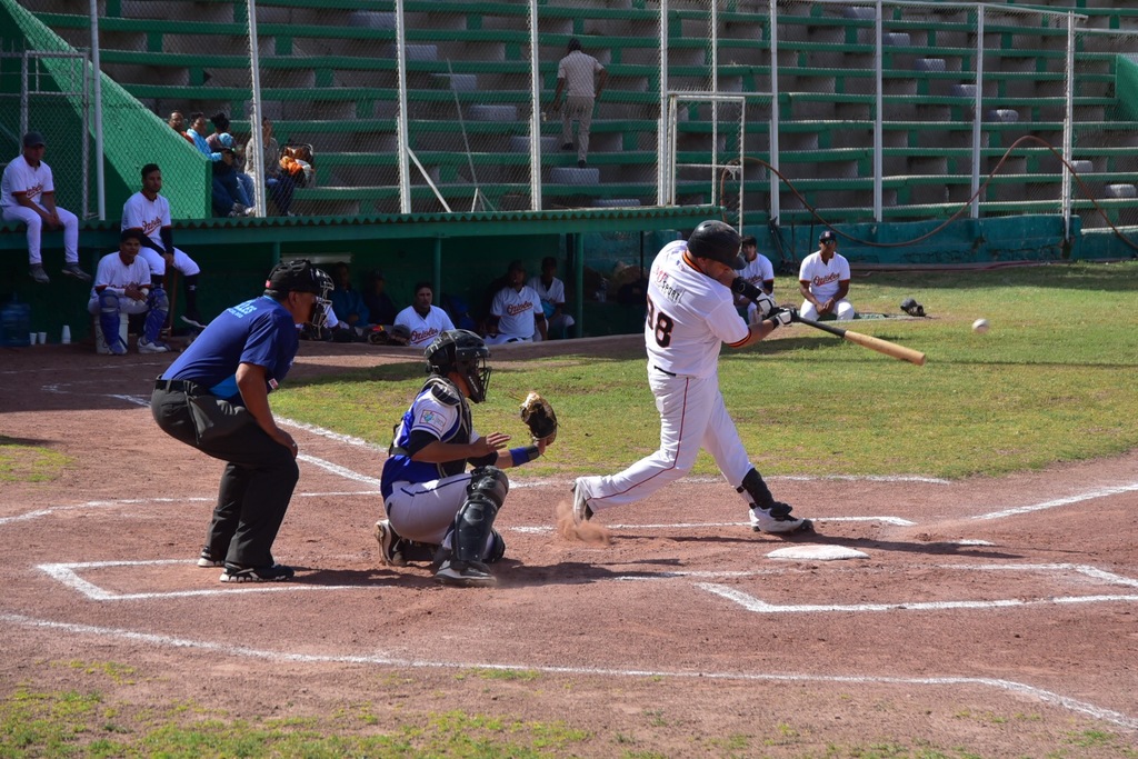 Alacranes de Durango y Orioles de Gómez Palacio disputaron la gran final de la anterior campaña en esta liga que mantiene viva la llama del beisbol en la Comarca Lagunera, durante la temporada invernal. (ARCHIVO)