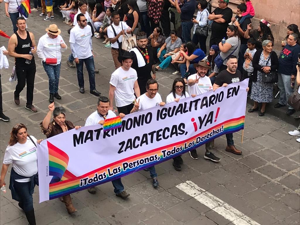 Con 13 votos en contra, 11 a favor y dos abstenciones, el Congreso de Zacatecas rechazó legalizar los matrimonios igualitarios en la entidad, entre aplausos de grupos profamilia y consignas de “vamos a la corte” de colectivos lésbico-gay. (TWITTER)