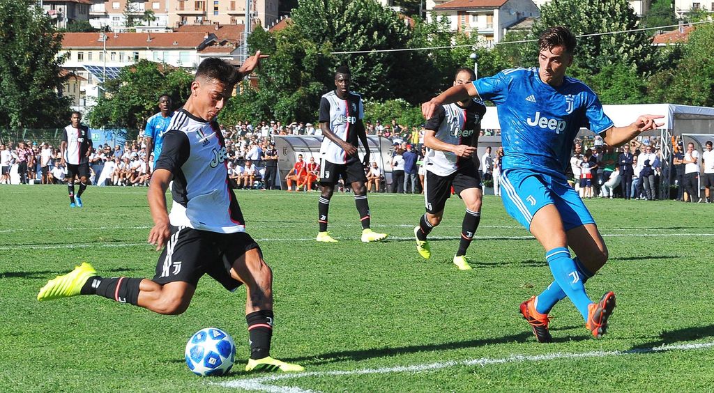 Paulo Dybala marcó dos tantos en la victoria de Juventus 3-1 sobre Juventus B en duelo de preparación. (EFE)