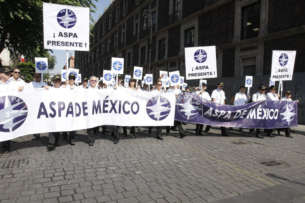 La Asociación Sindical de Pilotos Aviadores de México (ASPA) respaldó las reformas a la Ley Federal del Trabajo (LFT) en materia de libertad sindical y negociación colectiva, donde se les permite a los pilotos agremiarse en dos sindicatos. (ARCHIVO)