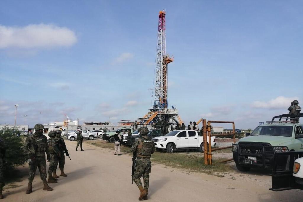 El mandatario estatal, Adán Augusto López Hernández, informó que con estas acciones se busca poner en producción estás instalaciones petroleras y establecer el estado de derecho. (ESPECIAL)

