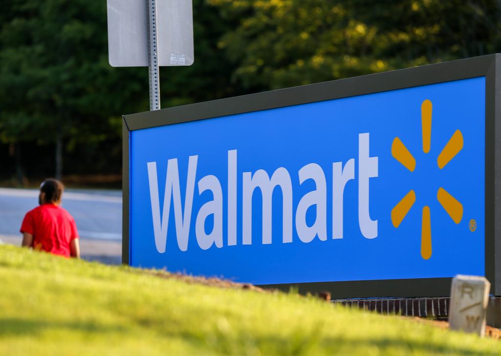 Walmart representa un 2 % del mercado de armas de fuego, lo que lo sitúa 'fuera de los tres mayores vendedores del sector', mientras que estima que tiene un 20 % de cuota en cuanto a munición. (ARCHIVO)