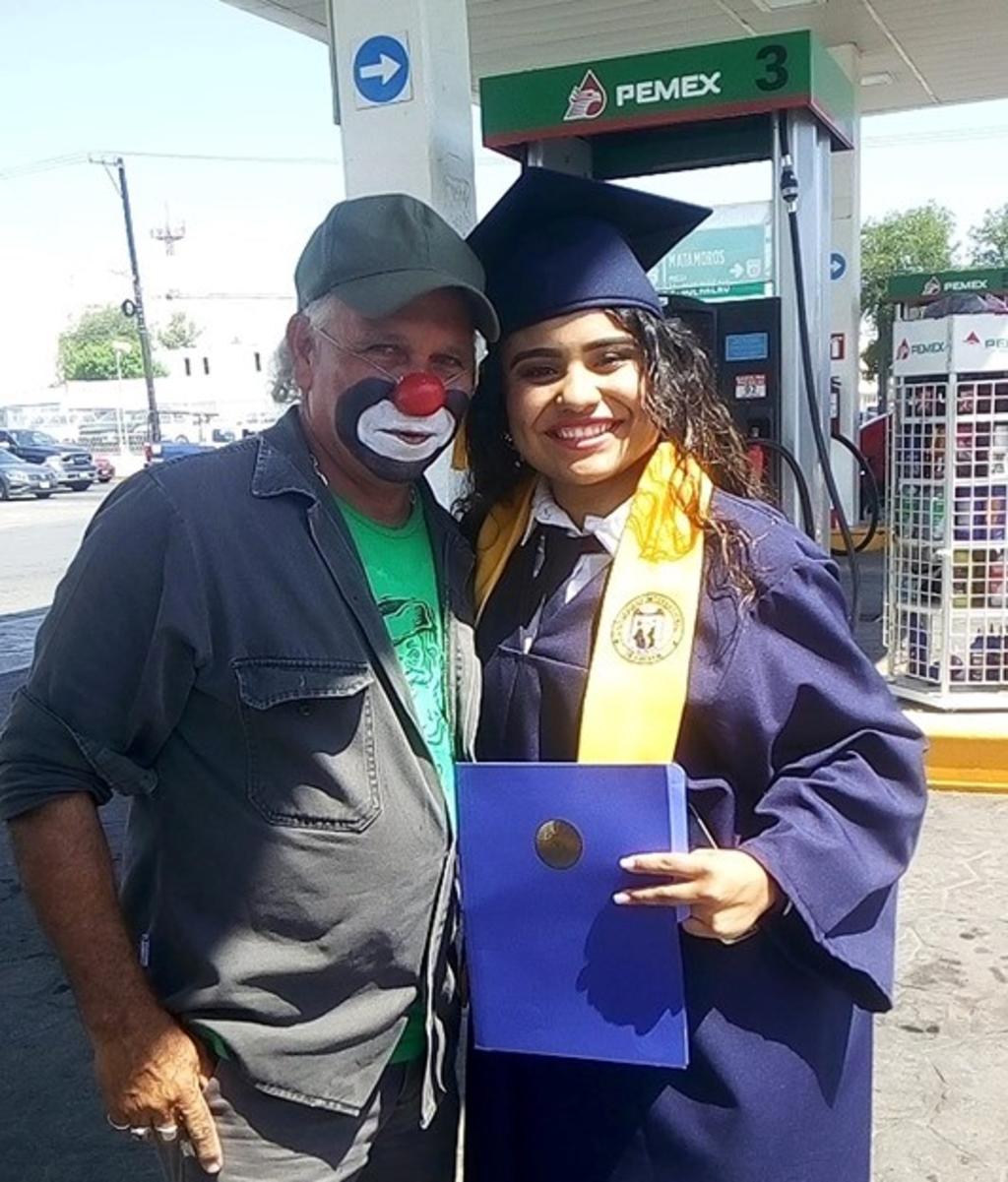 Raymundo Saldaña, quien en total tiene 7 hijos, mencionó que Consuelo Elizabeth se graduó en la Universidad Internacional de América. (EL UNIVERSAL)