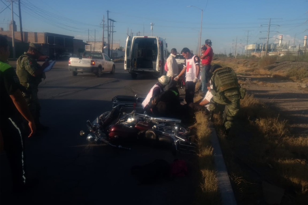 Los paramédicos de la Cruz Roja de Gómez Palacio acudieron al lugar para atender a las personas lesionadas.